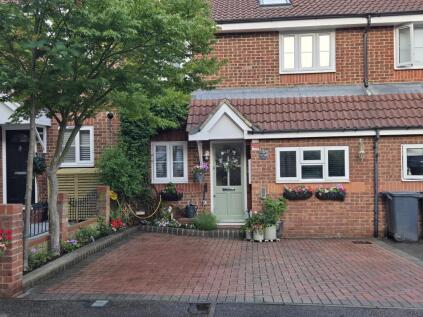 Fieldhouse Close, London, E18