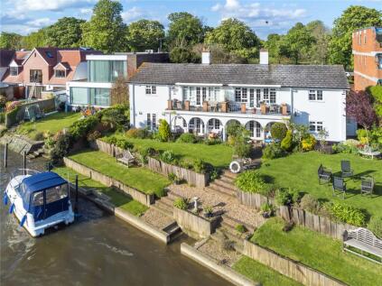 Brunstan Court, Hampton Court Road, East Molesey, KT8