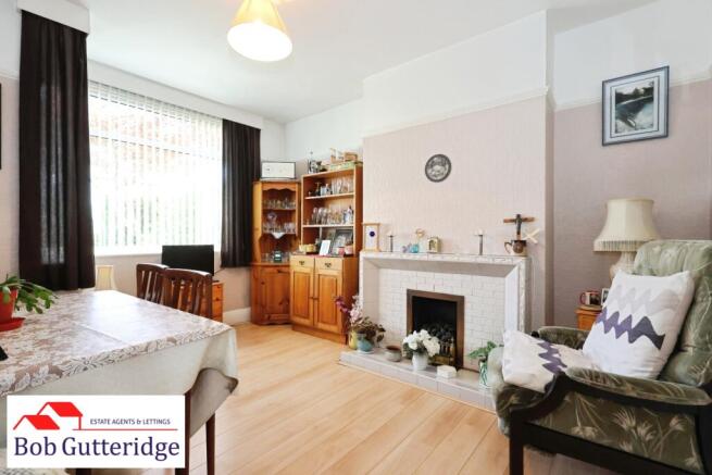 BAY FRONTED DINING ROOM
