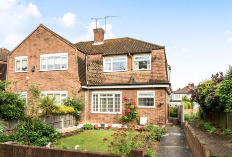 Fairoak Gardens, Romford, RM1