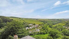Hillside, Road Past Hillside, Barnstaple EX31 4HG