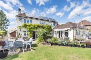 Hayeswood House, Horsham Road, Billingshurst RH14 9AL