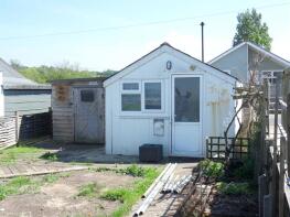 19, Beachside Chalets, Marsh Road, Gurnard PO31 8HX