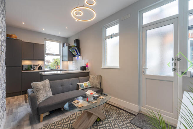 28 Sketty Road EN1 3SE-25
