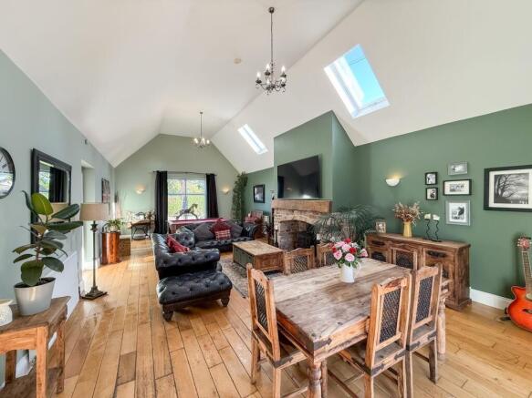Lounge/Dining Room