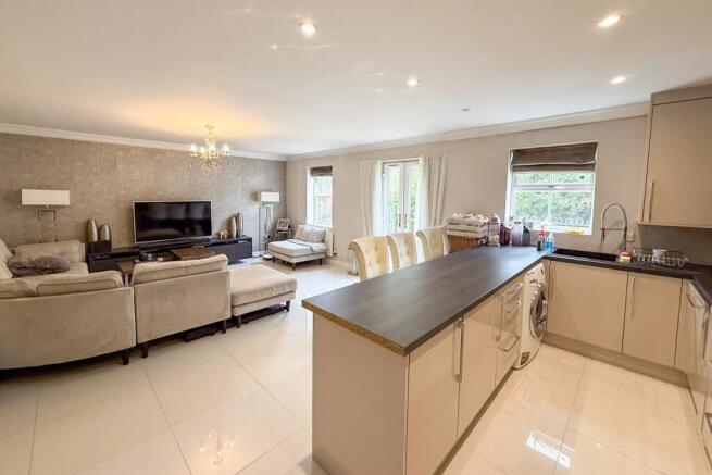 Open plan kitchen/lounge