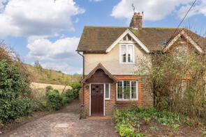 6, Coombe Cottages, The Coombe, Betchworth RH3 7BT