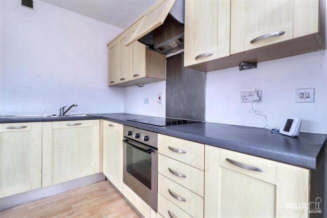 OPEN PLAN LIVING/KITCHEN AREA