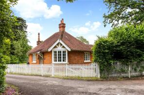 The Lodge, Blacknest Lane, Brimpton Common, Reading RG7 4RN