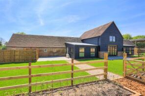 4 Meadow View, Hill Farm Barns, The Green, Dunstable LU6 2LN