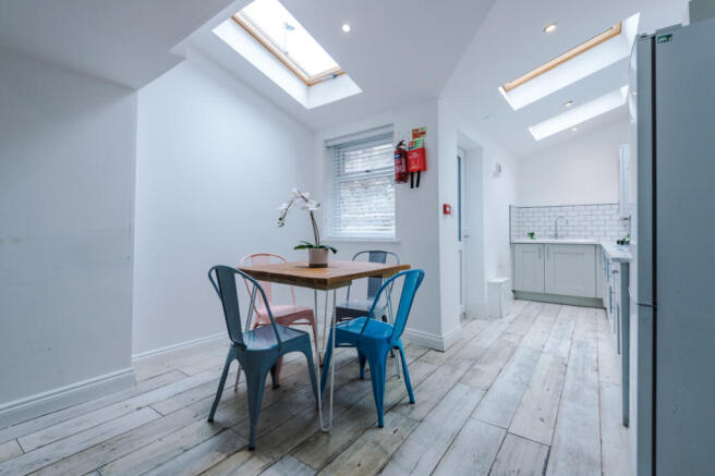 27 Gladstone Terrace kitchen 1