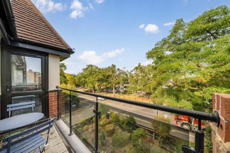 700 High Road, Buckhurst Hill