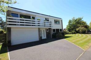 12, Harewood Green, Lymington SO41 0TZ