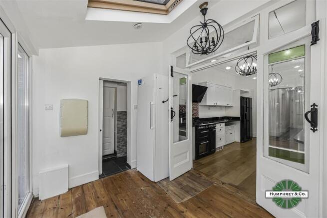 4A Essex Road -012.JPG