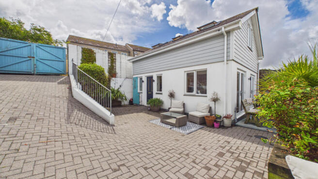 2 Bedroom Detached House for Sale