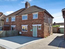 12, The Avenue, Moorends, Doncaster DN8 4NX