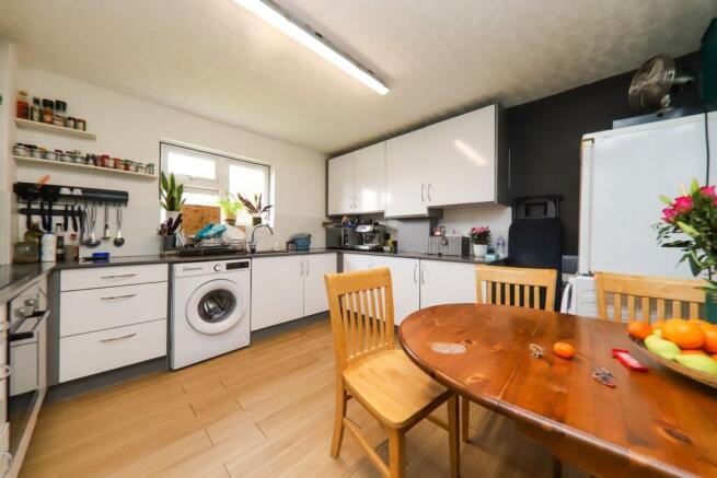 Kitchen (E)