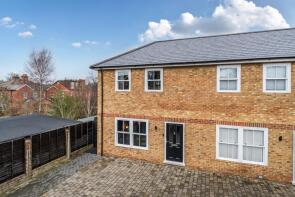 4, 3 Claremont Mews, Claremont Road, West Byfleet KT14 6DY