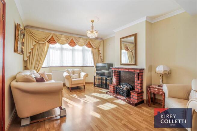 LOUNGE/DINING ROOM