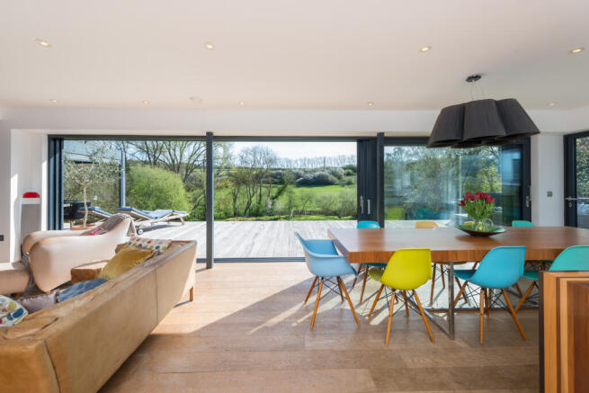 Sitting / Dining