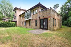 25, Maple Court, The Gables, Oxshott, Leatherhead KT22 0SD