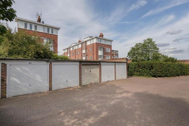 Churchfields, E18