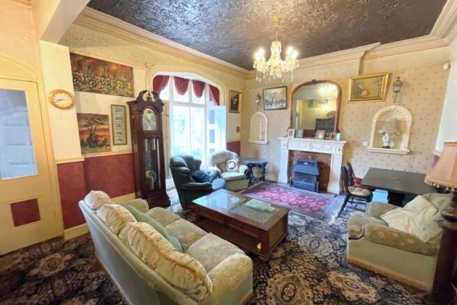 living room 