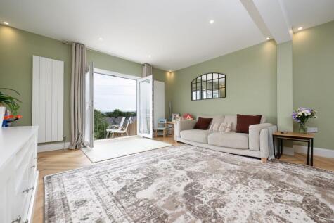 Manor Crescent, Gourock, PA19