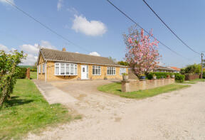 The Wickets, Farm Crescent, Rettendon, Wickford SS11 7QP