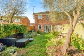 Flat 2, 53 Heath Court, Featherstone, Lingfield RH7 6JZ