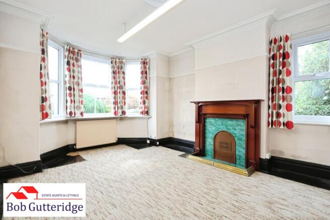 BAY FRONTED LOUNGE