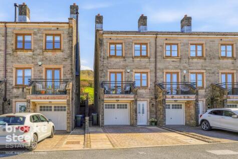 25 Lodge View, Turn Village, Edenfield