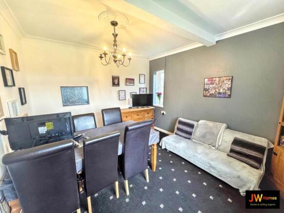 DINING ROOM (6)