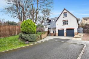 19, Barnes Meadow, Lyme Regis DT7 3TD