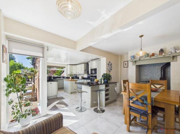 Kitchen/Dining Area