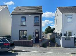 403, Middle Road, Gendros, Swansea SA5 8EJ