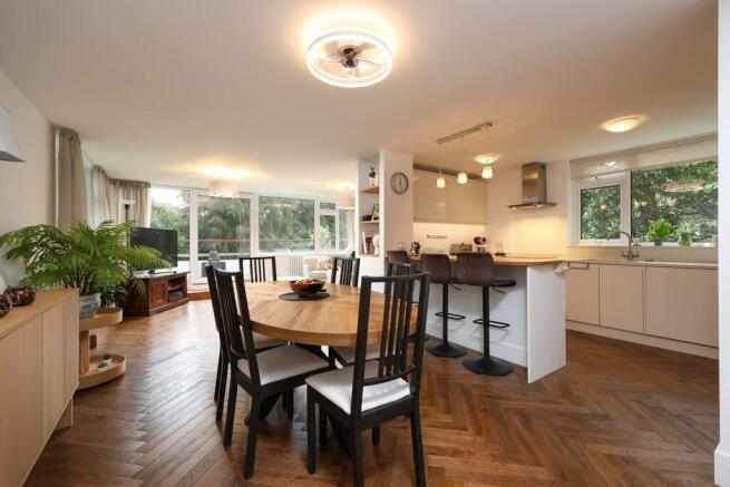Kitchen/Dining Area