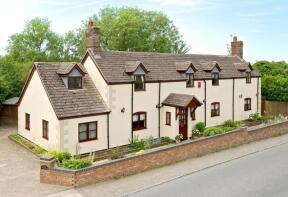 Fox Lodge, Buckingham Road, Aylesbury HP18 0TR
