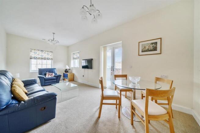 Sitting/dining room