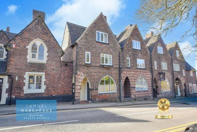 Mature Four Bedroom Town House with Captivating O
