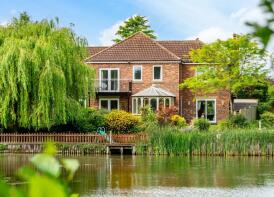 32, Lakeside, Acaster Malbis, York YO23 2TY