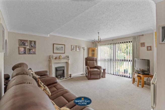 lounge/dining room