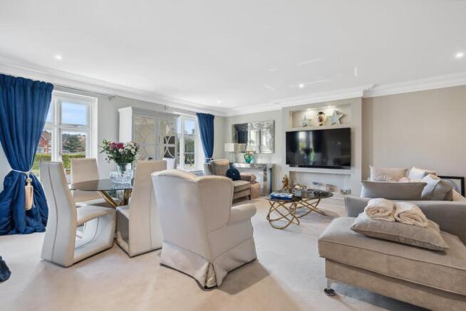 Sitting/Dining Room