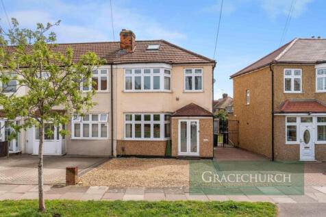 Carnarvon Avenue, Enfield EN1