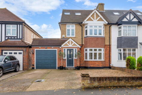 Bradstock Road, Stoneleigh, Surrey, KT17 2LG