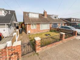 32, Sandwich Road, Eythorne CT15 4AA