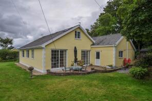 Bron Dirion Lodge, Pontllyfni LL54 5EU