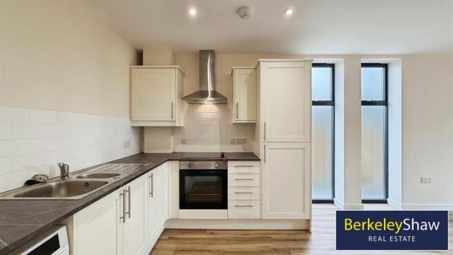 Open plan kitchen diner/living area (2)
