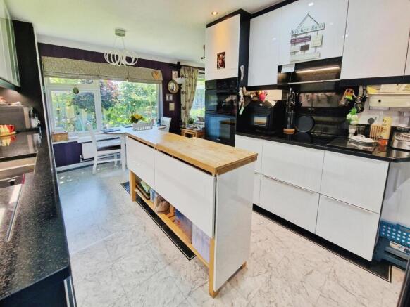 Kitchen/Dining