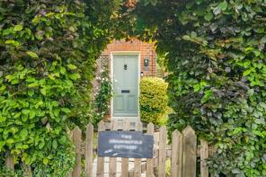 2, Grainingfold Cottages, Stane Street, Billingshurst RH14 9AG